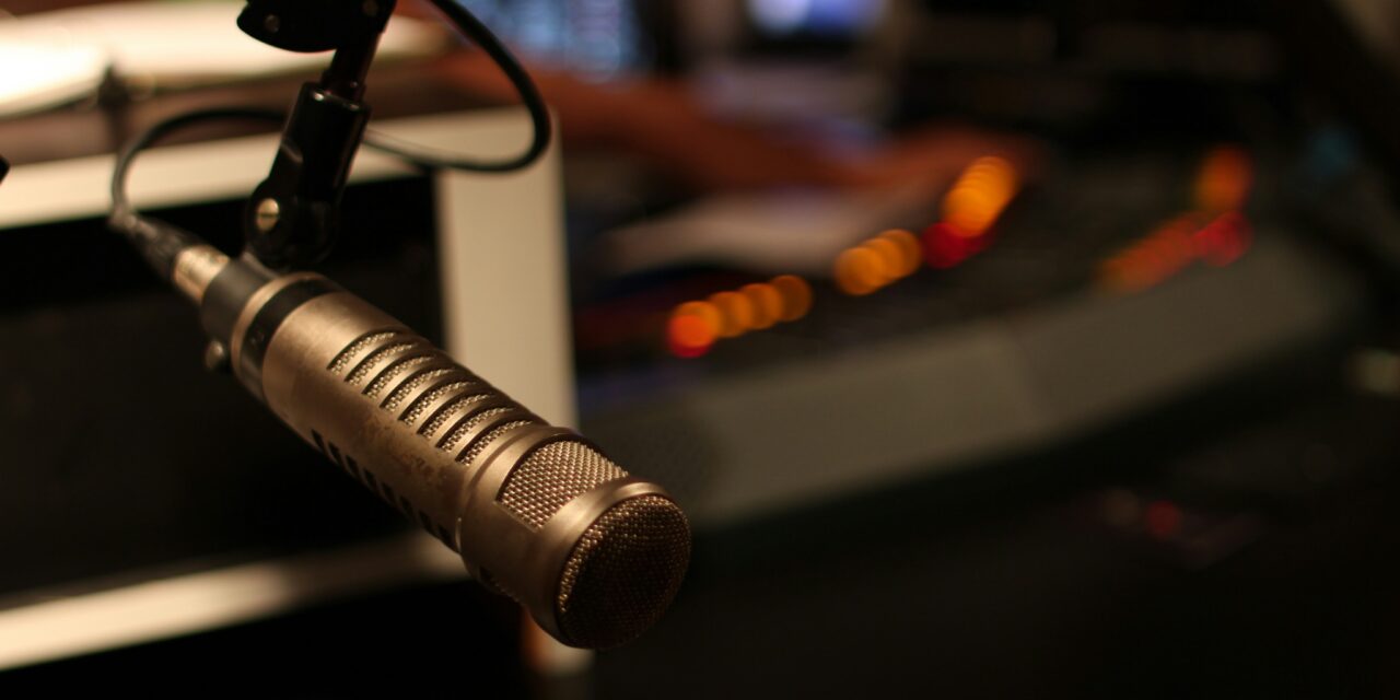 Air Force Veteran Turned Fitness Coach Inspires Listeners with Radio Program