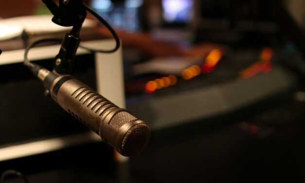 Air Force Veteran Turned Fitness Coach Inspires Listeners with Radio Program